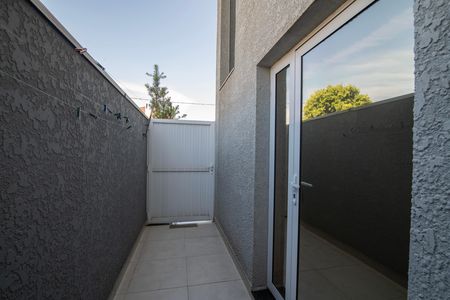 Casa de condomínio para alugar com 255m², 4 quartos e 4 vagas Casa de condomínio para alugar com 255m², 4 quartos e 4 vagasCorredor Lateral