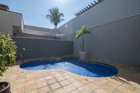 Casa de condomínio para alugar com 255m², 4 quartos e 4 vagas Casa de condomínio para alugar com 255m², 4 quartos e 4 vagasPiscina