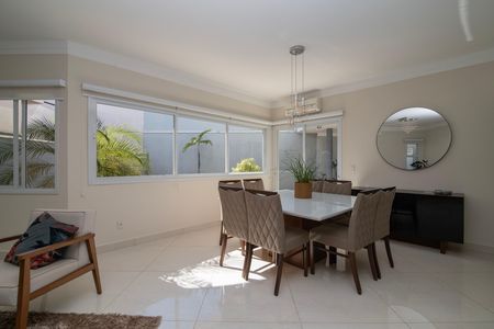 Casa de condomínio para alugar com 255m², 4 quartos e 4 vagas Casa de condomínio para alugar com 255m², 4 quartos e 4 vagasSala