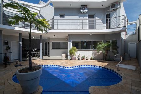 Casa de condomínio para alugar com 255m², 4 quartos e 4 vagas Casa de condomínio para alugar com 255m², 4 quartos e 4 vagasPiscina