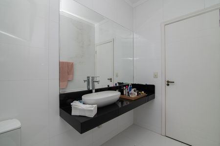Casa de condomínio para alugar com 255m², 4 quartos e 4 vagas Casa de condomínio para alugar com 255m², 4 quartos e 4 vagasBanheiro Social