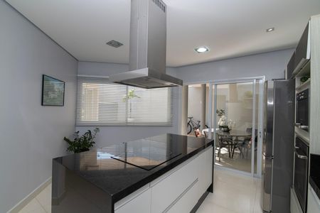 Casa de condomínio para alugar com 255m², 4 quartos e 4 vagas Casa de condomínio para alugar com 255m², 4 quartos e 4 vagasCozinha