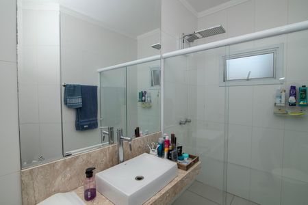 Casa de condomínio para alugar com 255m², 4 quartos e 4 vagas Casa de condomínio para alugar com 255m², 4 quartos e 4 vagasBanheiro do Quarto 4 Suíte
