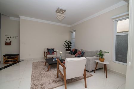 Casa de condomínio para alugar com 255m², 4 quartos e 4 vagas Casa de condomínio para alugar com 255m², 4 quartos e 4 vagasSala