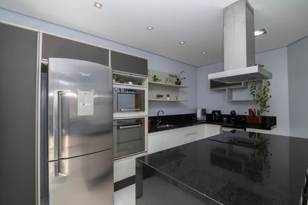 Casa de condomínio para alugar com 255m², 4 quartos e 4 vagas Casa de condomínio para alugar com 255m², 4 quartos e 4 vagasCozinha