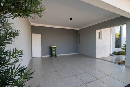 Casa de condomínio para alugar com 255m², 4 quartos e 4 vagas Casa de condomínio para alugar com 255m², 4 quartos e 4 vagasGaragem