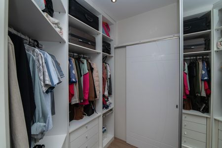 Casa de condomínio para alugar com 255m², 4 quartos e 4 vagas Casa de condomínio para alugar com 255m², 4 quartos e 4 vagasQuarto 4 Suíte - Closet