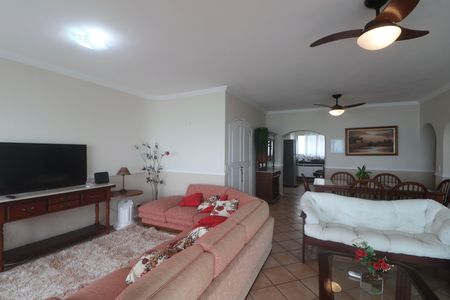Apartamento para alugar com 145m², 4 quartos e 1 vaga Apartamento para alugar com 145m², 4 quartos e 1 vagaSala