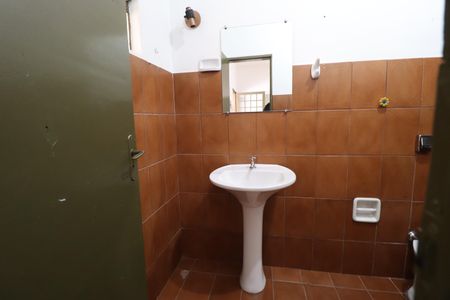 Casa para alugar com 270m², 4 quartos e 3 vagasBanheiro da Edícula