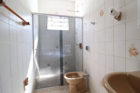 Casa para alugar com 270m², 4 quartos e 3 vagasBanheiro do Quarto 1