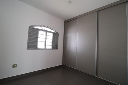 Quarto 1 - Suíte de casa para alugar com 4 quartos, 270m² em Pacaembu, Uberlândia