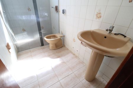 Casa para alugar com 270m², 4 quartos e 3 vagasBanheiro do Quarto 1