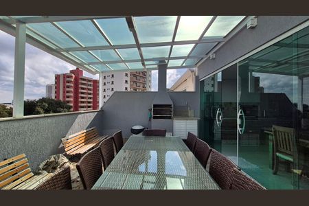 Casa de condomínio à venda com 269m², 3 quartos e 5 vagas