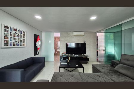 Casa de condomínio à venda com 269m², 3 quartos e 5 vagas