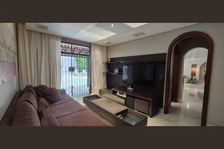 Casa à venda com 4 quartos, 510m² em Coracao de Jesus, Belo Horizonte