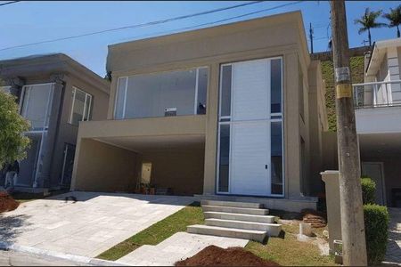 Casa à venda com 275m², 3 quartos e 4 vagas
