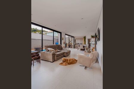 Casa à venda com 3 quartos, 300m² em Parque Sinai, Santana de Parnaíba