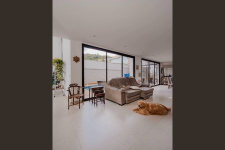Casa à venda com 3 quartos, 300m² em Parque Sinai, Santana de Parnaíba