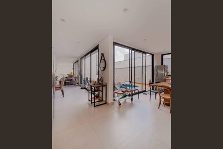 Casa à venda com 300m², 3 quartos e 2 vagas