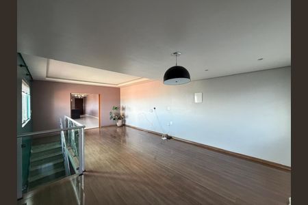 Casa à venda com 81m², 3 quartos e 2 vagas