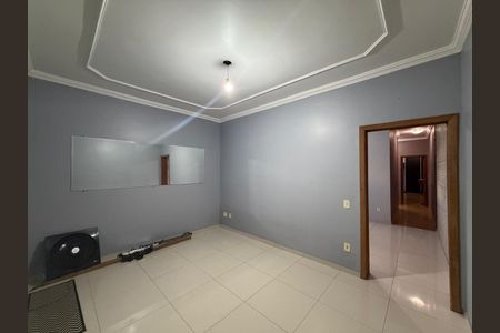 Casa à venda com 81m², 3 quartos e 2 vagas