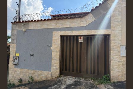 Casa à venda com 81m², 3 quartos e 2 vagas