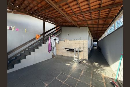 Casa à venda com 81m², 3 quartos e 2 vagas
