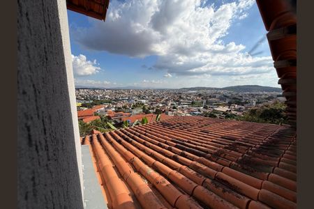 Casa à venda com 81m², 3 quartos e 2 vagas