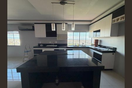Casa à venda com 81m², 3 quartos e 2 vagas