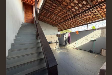 Casa à venda com 81m², 3 quartos e 2 vagas