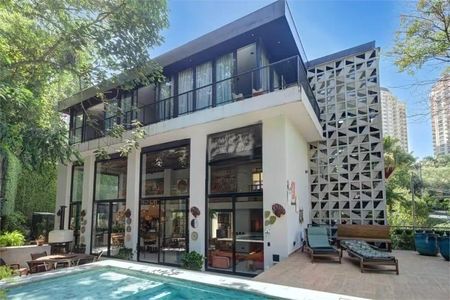 Casa de condomínio à venda com 390m², 4 quartos e 3 vagas