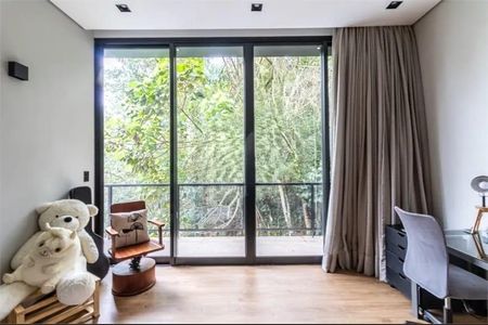 Casa de condomínio à venda com 390m², 4 quartos e 3 vagas