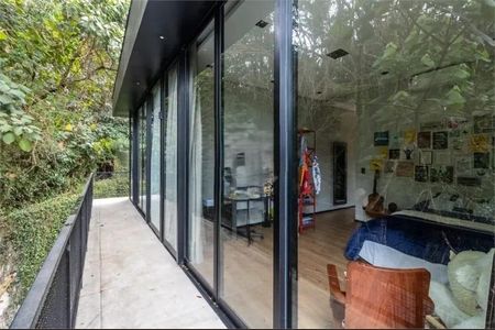 Casa de condomínio à venda com 390m², 4 quartos e 3 vagas