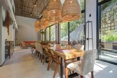 Casa de condomínio à venda com 390m², 4 quartos e 3 vagas