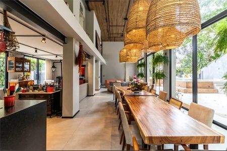 Casa de condomínio à venda com 390m², 4 quartos e 3 vagas