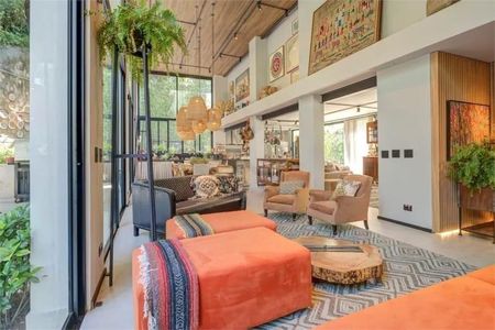 Casa de condomínio à venda com 390m², 4 quartos e 3 vagas