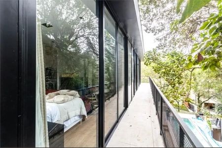 Casa de condomínio à venda com 390m², 4 quartos e 3 vagas