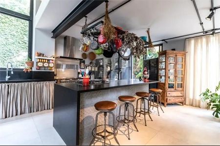 Casa de condomínio à venda com 390m², 4 quartos e 3 vagas