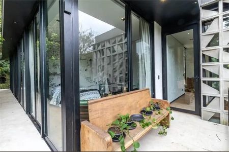 Casa de condomínio à venda com 390m², 4 quartos e 3 vagas