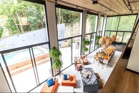 Casa de condomínio à venda com 390m², 4 quartos e 3 vagas