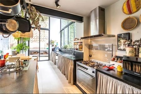 Casa de condomínio à venda com 390m², 4 quartos e 3 vagas