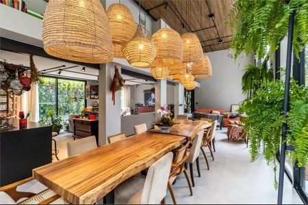 Casa de condomínio à venda com 390m², 4 quartos e 3 vagas