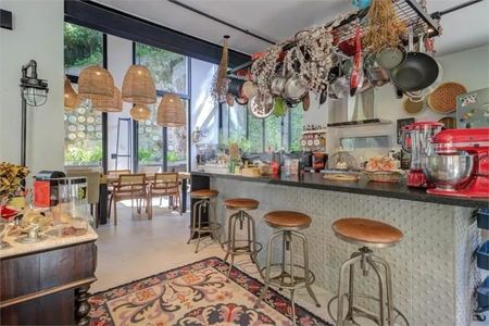 Casa de condomínio à venda com 390m², 4 quartos e 3 vagas