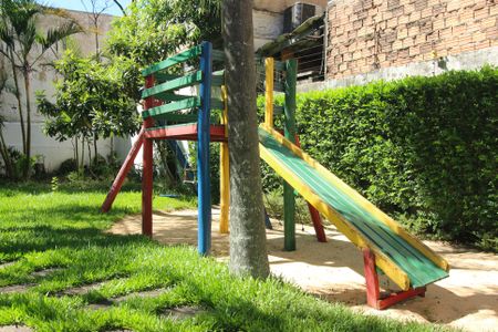 Apartamento para alugar com 75m², 2 quartos e 1 vaga Apartamento para alugar com 75m², 2 quartos e 1 vagaÁrea comum - Playground