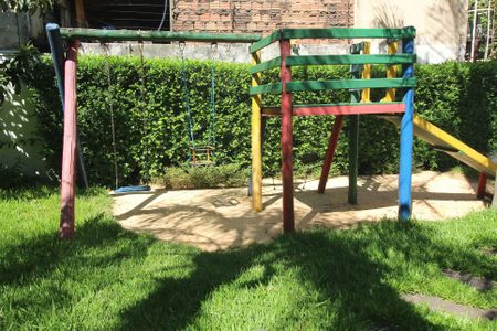 Apartamento para alugar com 75m², 2 quartos e 1 vaga Apartamento para alugar com 75m², 2 quartos e 1 vagaÁrea comum - Playground