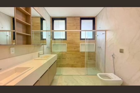 Casa de condomínio à venda com 450m², 4 quartos e 6 vagas