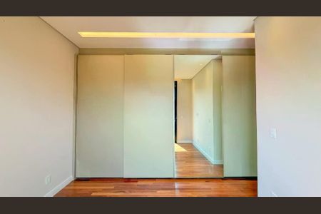 Casa de condomínio à venda com 450m², 4 quartos e 6 vagas