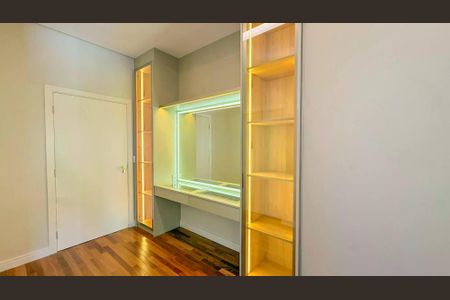 Casa de condomínio à venda com 450m², 4 quartos e 6 vagas