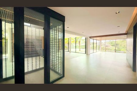 Casa de condomínio à venda com 665m², 5 quartos e 4 vagas