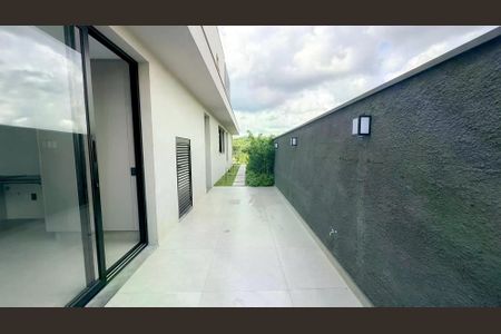 Casa de condomínio à venda com 665m², 5 quartos e 4 vagas